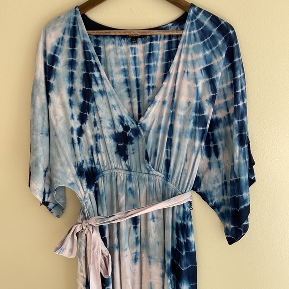 LuLus Blue Tie-Dye Short Sleeve Maxi Dress with Slit & Button front Closure - Picture 5 of 9